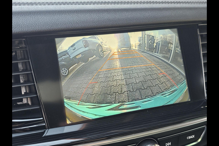 Opel Insignia Grand Sport 1.5 Turbo Innovation Leder | Stuurwielverwarming | verwarmde stoelen v + a | afneembare trekhaak | Panoramadak | Zeer luxe uitvoering! Etc.