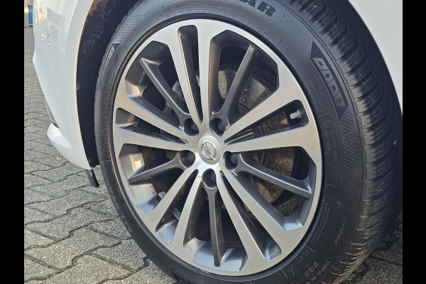 Opel Insignia Grand Sport 1.5 Turbo Innovation Leder | Stuurwielverwarming | verwarmde stoelen v + a | afneembare trekhaak | Panoramadak | Zeer luxe uitvoering! Etc.