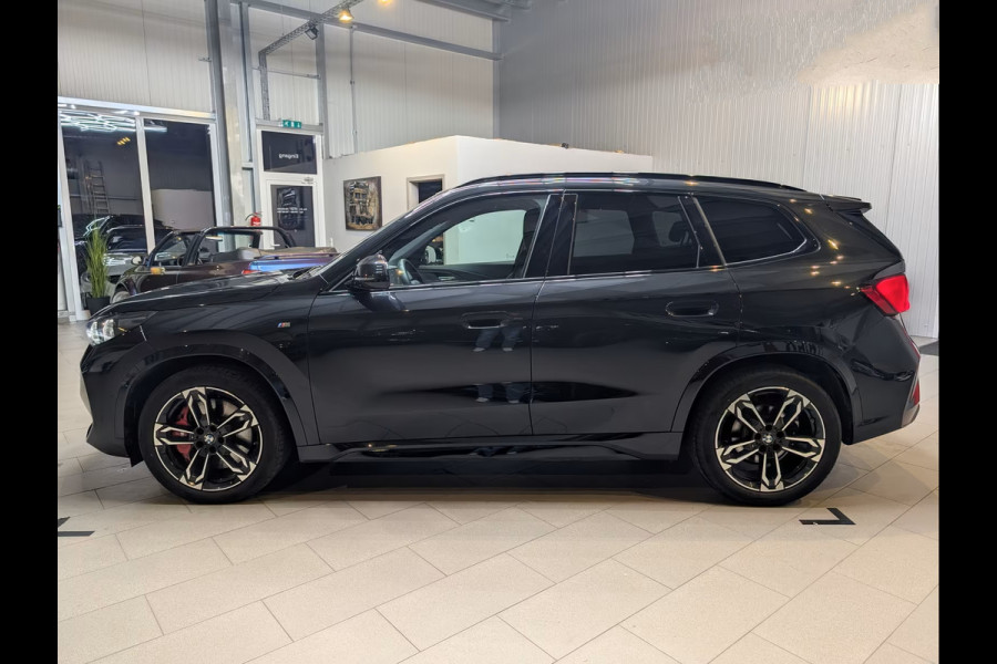 BMW X1 sDrive18iA M-SPORT ** ADAPT. LED, NAVI+, PANORAMA, TREKH, 19-inch LMV,  M-REMMEN ** 1e EIG - Ex BMW-AG - UNFALLFREI ** ** INFORMEER OOK NAAR ONZE AANTREKKELIJKE FINANCIAL-LEASE TARIEVEN **