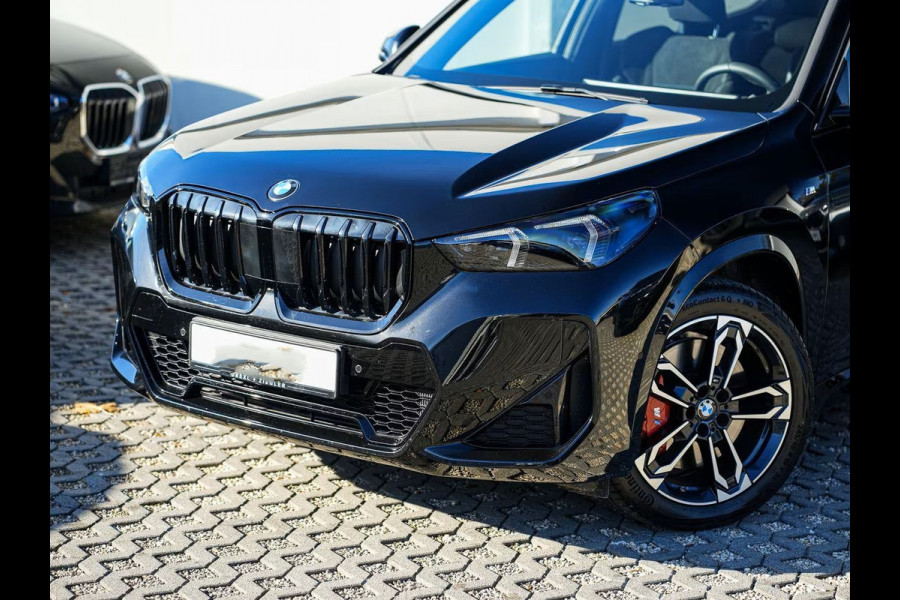 BMW X1 sDrive18iA M-SPORT ** ADAPT. LED, NAVI+, PANORAMA, TREKH, 19-inch LMV,  M-REMMEN ** 1e EIG - Ex BMW-AG - UNFALLFREI ** ** INFORMEER OOK NAAR ONZE AANTREKKELIJKE FINANCIAL-LEASE TARIEVEN **