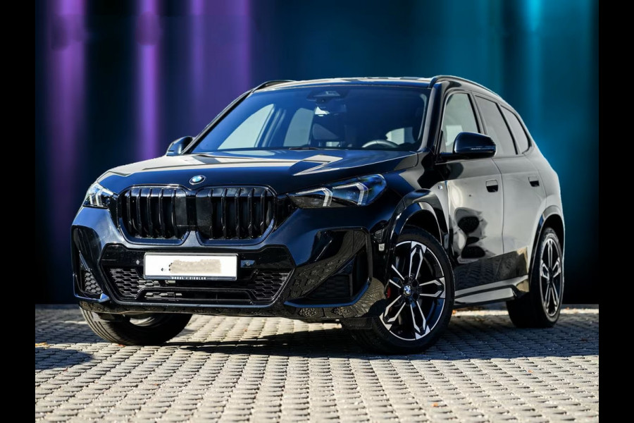 BMW X1 sDrive18iA M-SPORT ** ADAPT. LED, NAVI+, PANORAMA, TREKH, 19-inch LMV,  M-REMMEN ** 1e EIG - Ex BMW-AG - UNFALLFREI ** ** INFORMEER OOK NAAR ONZE AANTREKKELIJKE FINANCIAL-LEASE TARIEVEN **