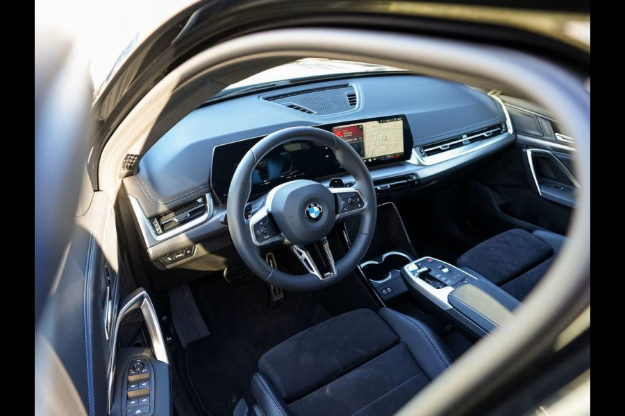 BMW X1 sDrive18iA M-SPORT ** ADAPT. LED, NAVI+, PANORAMA, TREKH, 19-inch LMV,  M-REMMEN ** 1e EIG - Ex BMW-AG - UNFALLFREI ** ** INFORMEER OOK NAAR ONZE AANTREKKELIJKE FINANCIAL-LEASE TARIEVEN **