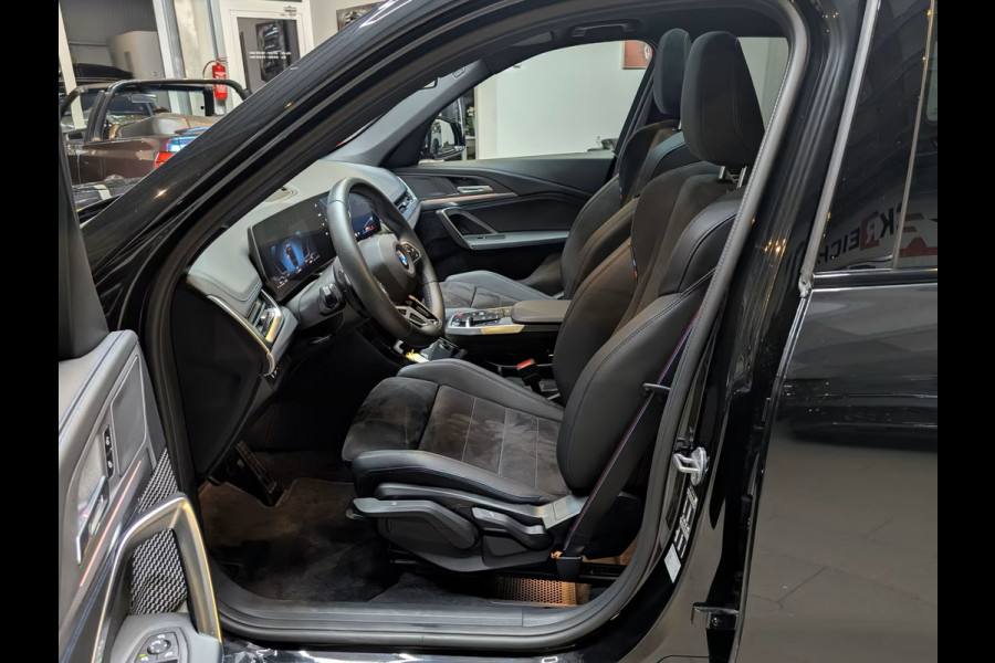 BMW X1 sDrive18iA M-SPORT ** ADAPT. LED, NAVI+, PANORAMA, TREKH, 19-inch LMV,  M-REMMEN ** 1e EIG - Ex BMW-AG - UNFALLFREI ** ** INFORMEER OOK NAAR ONZE AANTREKKELIJKE FINANCIAL-LEASE TARIEVEN **