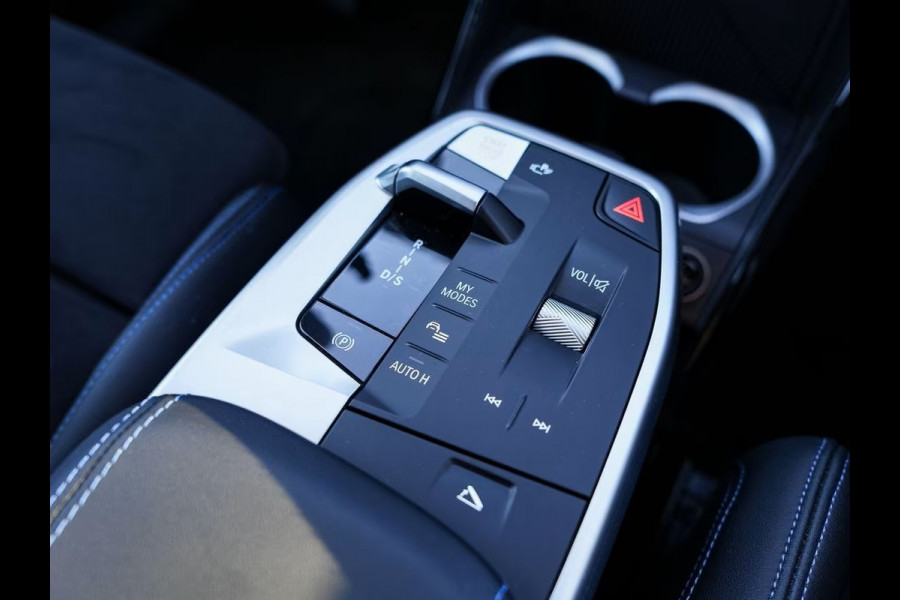 BMW X1 sDrive18iA M-SPORT ** ADAPT. LED, NAVI+, PANORAMA, TREKH, 19-inch LMV,  M-REMMEN ** 1e EIG - Ex BMW-AG - UNFALLFREI ** ** INFORMEER OOK NAAR ONZE AANTREKKELIJKE FINANCIAL-LEASE TARIEVEN **