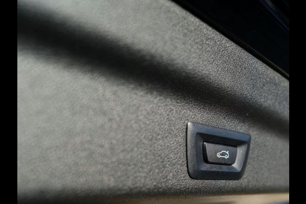 BMW X1 sDrive18iA M-SPORT ** ADAPT. LED, NAVI+, PANORAMA, TREKH, 19-inch LMV,  M-REMMEN ** 1e EIG - Ex BMW-AG - UNFALLFREI ** ** INFORMEER OOK NAAR ONZE AANTREKKELIJKE FINANCIAL-LEASE TARIEVEN **