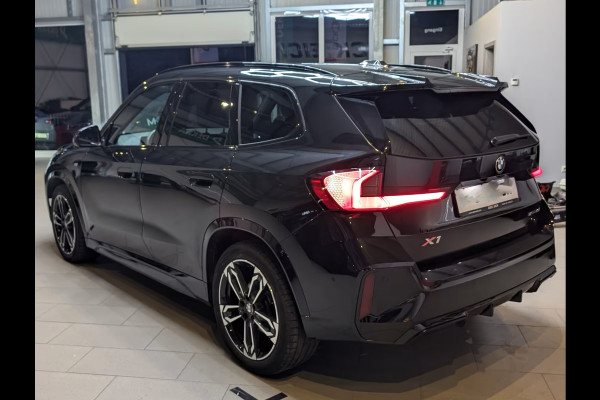 BMW X1 sDrive18iA M-SPORT ** ADAPT. LED, NAVI+, PANORAMA, TREKH, 19-inch LMV,  M-REMMEN ** 1e EIG - Ex BMW-AG - UNFALLFREI ** ** INFORMEER OOK NAAR ONZE AANTREKKELIJKE FINANCIAL-LEASE TARIEVEN **