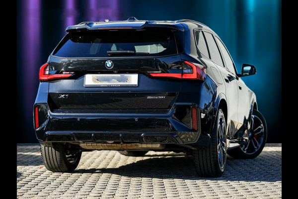 BMW X1 sDrive18iA M-SPORT ** ADAPT. LED, NAVI+, PANORAMA, TREKH, 19-inch LMV,  M-REMMEN ** 1e EIG - Ex BMW-AG - UNFALLFREI ** ** INFORMEER OOK NAAR ONZE AANTREKKELIJKE FINANCIAL-LEASE TARIEVEN **