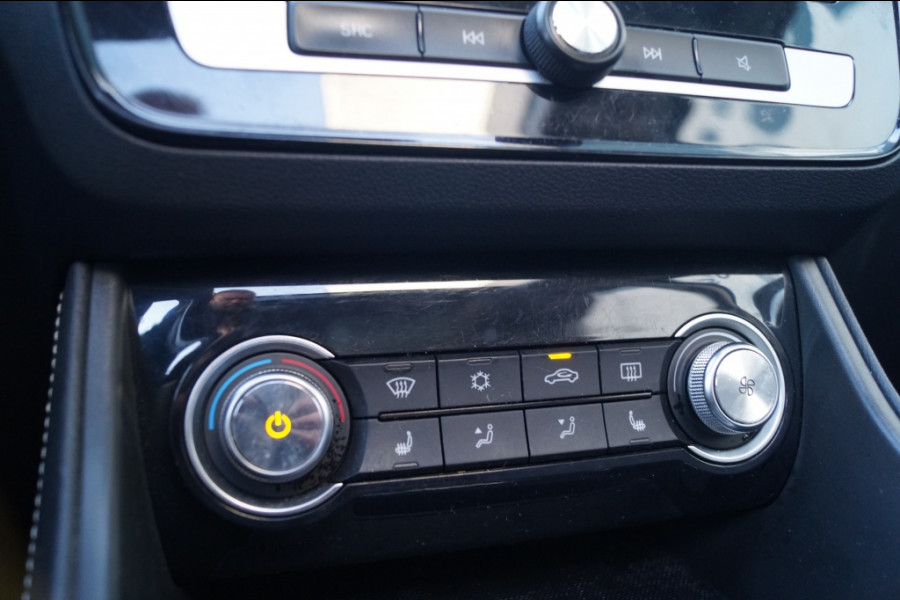 MG ZS EV Luxury 45kWh -PANO-LEER-NAVI-