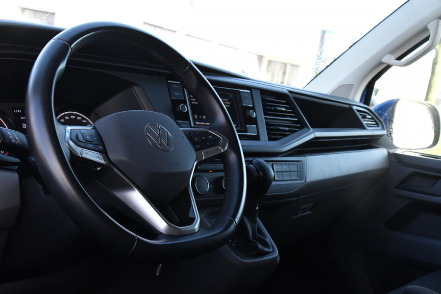 Volkswagen Transporter 2.0 TDI L2H1 Bulli Edition Adaptieve Cruise, Camera, Carplay, LED, Stoelverwarming, Trekhaak, Multimedia, 150pk, Automaat, Standkachel, Uniek!