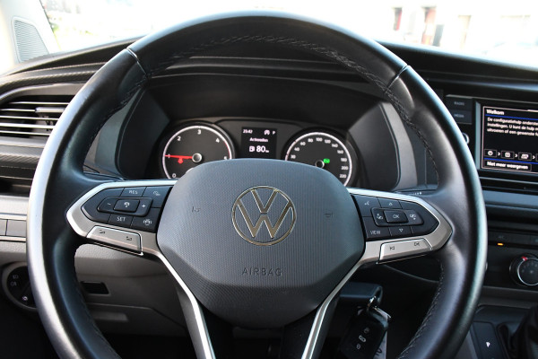 Volkswagen Transporter 2.0 TDI L2H1 Bulli Edition Adaptieve Cruise, Camera, Carplay, LED, Stoelverwarming, Trekhaak, Multimedia, 150pk, Automaat, Standkachel, Uniek!