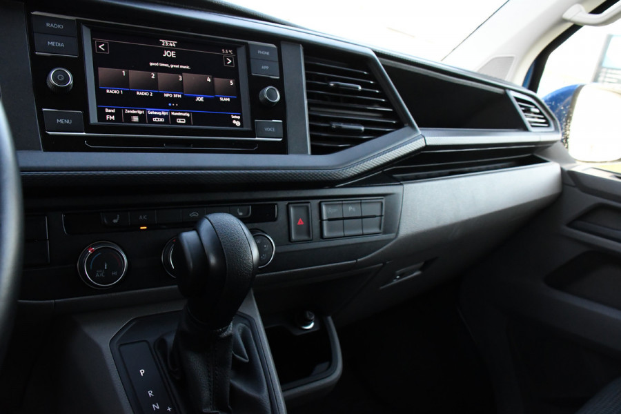 Volkswagen Transporter 2.0 TDI L2H1 Bulli Edition Adaptieve Cruise, Camera, Carplay, LED, Stoelverwarming, Trekhaak, Multimedia, 150pk, Automaat, Standkachel, Uniek!