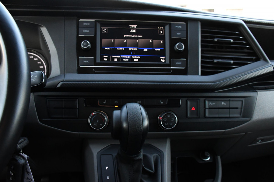 Volkswagen Transporter 2.0 TDI L2H1 Bulli Edition Adaptieve Cruise, Camera, Carplay, LED, Stoelverwarming, Trekhaak, Multimedia, 150pk, Automaat, Standkachel, Uniek!