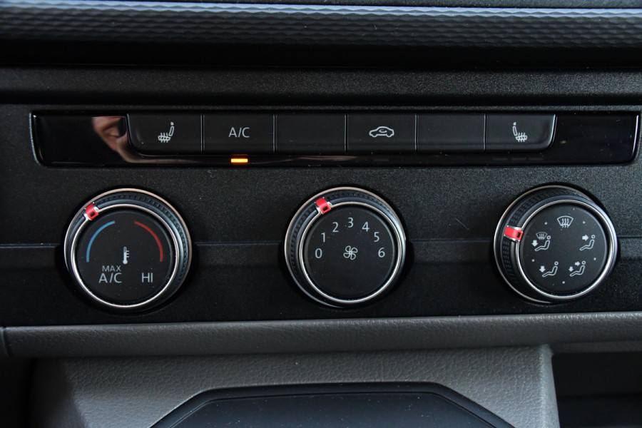 Volkswagen Transporter 2.0 TDI L2H1 Bulli Edition Adaptieve Cruise, Camera, Carplay, LED, Stoelverwarming, Trekhaak, Multimedia, 150pk, Automaat, Standkachel, Uniek!