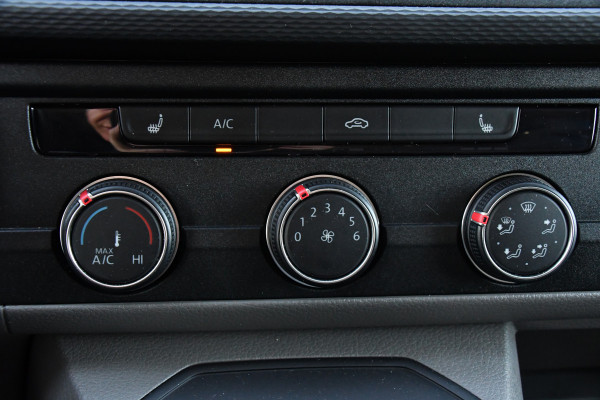 Volkswagen Transporter 2.0 TDI L2H1 Bulli Edition Adaptieve Cruise, Camera, Carplay, LED, Stoelverwarming, Trekhaak, Multimedia, 150pk, Automaat, Standkachel, Uniek!