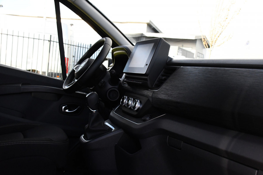 Nissan Primastar 2.0 dCi 150 L2H1 DC Black Edition 5 Jaar Garantie, Camera, Cruise, LED, Stoelverwarming, 2 x Schuifdeur, Clima, Automaat, Keyless, Uniek!