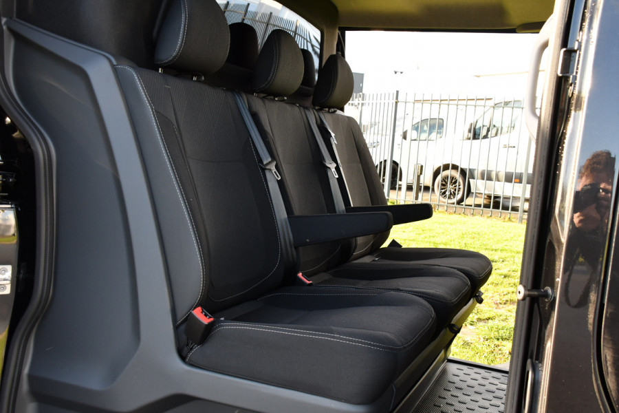 Nissan Primastar 2.0 dCi 150 L2H1 DC Black Edition 5 Jaar Garantie, Camera, Cruise, LED, Stoelverwarming, 2 x Schuifdeur, Clima, Automaat, Keyless, Uniek!