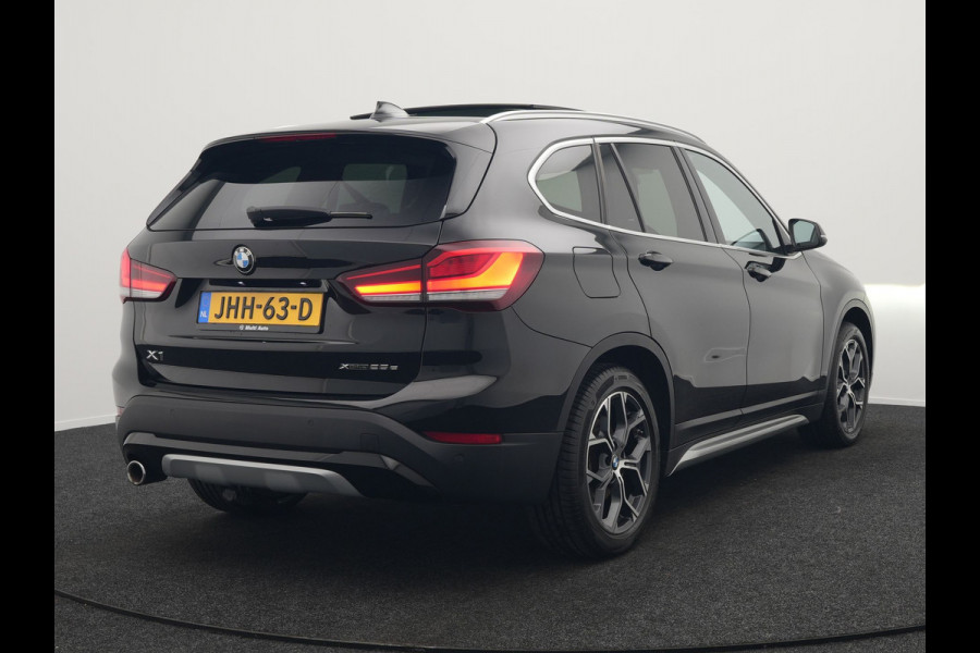 BMW X1 xDrive25e Sportline Plug In Hybrid 222pk Dealer O.H. PHEV | Trekhaak Afn. | Panodak | Head Up | Lederen Sportstoelen Verwarmd | LED Koplampen | Sfeerverlichting | Navigatie | Cruise Control | DAB |