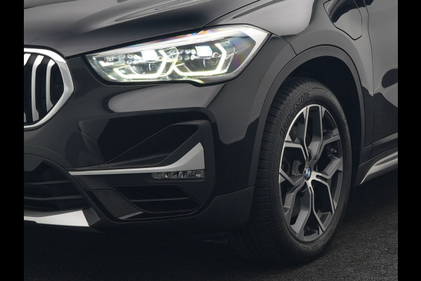 BMW X1 xDrive25e Sportline Plug In Hybrid 222pk Dealer O.H. PHEV | Trekhaak Afn. | Panodak | Head Up | Lederen Sportstoelen Verwarmd | LED Koplampen | Sfeerverlichting | Navigatie | Cruise Control | DAB |