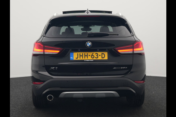 BMW X1 xDrive25e Sportline Plug In Hybrid 222pk Dealer O.H. PHEV | Trekhaak Afn. | Panodak | Head Up | Lederen Sportstoelen Verwarmd | LED Koplampen | Sfeerverlichting | Navigatie | Cruise Control | DAB |