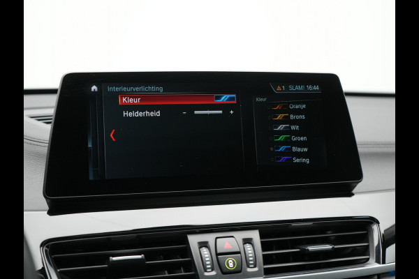 BMW X1 xDrive25e Sportline Plug In Hybrid 222pk Dealer O.H. PHEV | Trekhaak Afn. | Panodak | Head Up | Lederen Sportstoelen Verwarmd | LED Koplampen | Sfeerverlichting | Navigatie | Cruise Control | DAB |