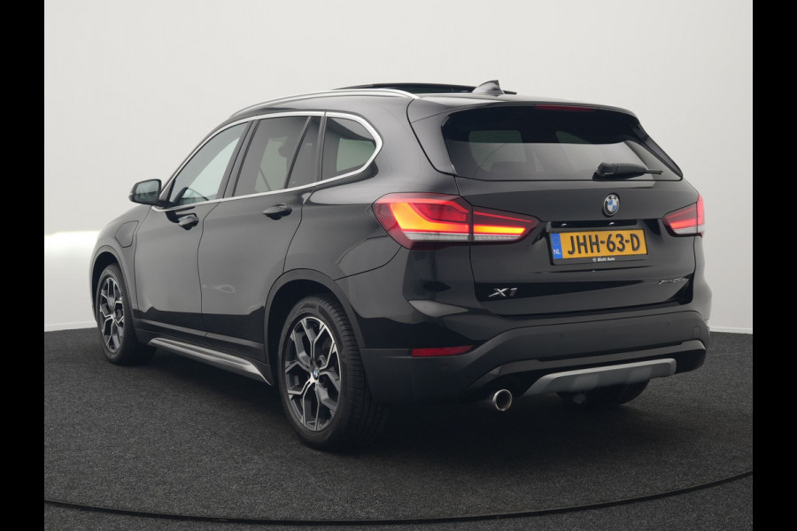 BMW X1 xDrive25e Sportline Plug In Hybrid 222pk Dealer O.H. PHEV | Trekhaak Afn. | Panodak | Head Up | Lederen Sportstoelen Verwarmd | LED Koplampen | Sfeerverlichting | Navigatie | Cruise Control | DAB |