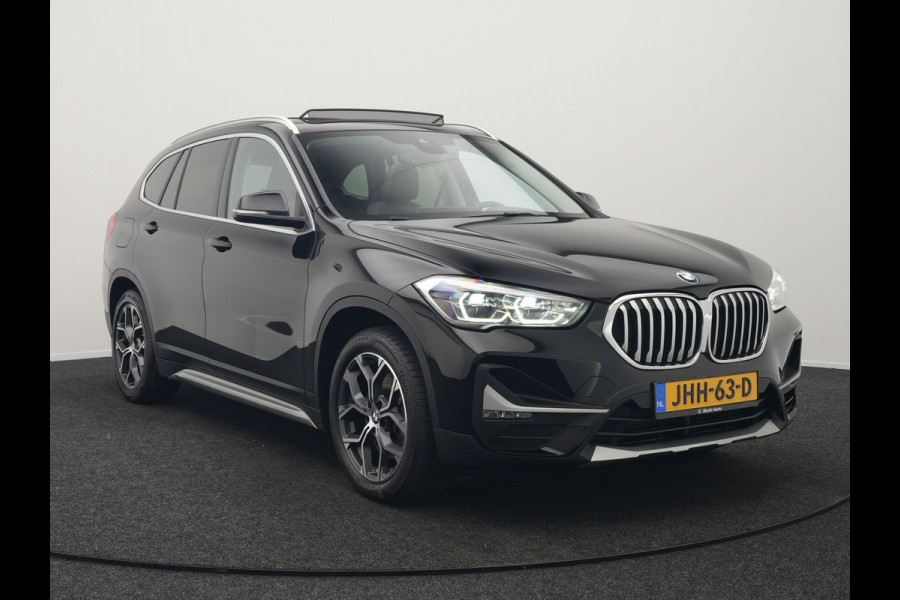 BMW X1 xDrive25e Sportline Plug In Hybrid 222pk Dealer O.H. PHEV | Trekhaak Afn. | Panodak | Head Up | Lederen Sportstoelen Verwarmd | LED Koplampen | Sfeerverlichting | Navigatie | Cruise Control | DAB |