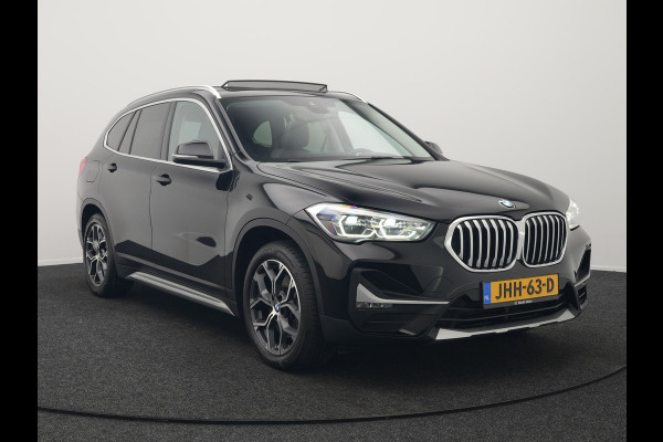 BMW X1 xDrive25e Sportline Plug In Hybrid 222pk Dealer O.H. PHEV | Trekhaak Afn. | Panodak | Head Up | Lederen Sportstoelen Verwarmd | LED Koplampen | Sfeerverlichting | Navigatie | Cruise Control | DAB |