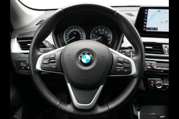 BMW X1 xDrive25e Sportline Plug In Hybrid 222pk Dealer O.H. PHEV | Trekhaak Afn. | Panodak | Head Up | Lederen Sportstoelen Verwarmd | LED Koplampen | Sfeerverlichting | Navigatie | Cruise Control | DAB |
