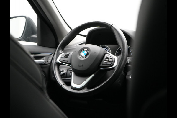 BMW X1 xDrive25e Sportline Plug In Hybrid 222pk Dealer O.H. PHEV | Trekhaak Afn. | Panodak | Head Up | Lederen Sportstoelen Verwarmd | LED Koplampen | Sfeerverlichting | Navigatie | Cruise Control | DAB |