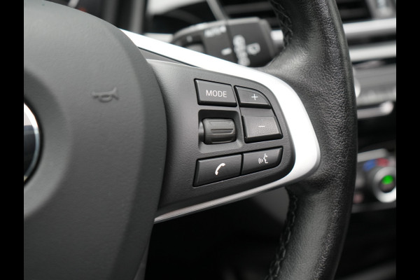 BMW X1 xDrive25e Sportline Plug In Hybrid 222pk Dealer O.H. PHEV | Trekhaak Afn. | Panodak | Head Up | Lederen Sportstoelen Verwarmd | LED Koplampen | Sfeerverlichting | Navigatie | Cruise Control | DAB |