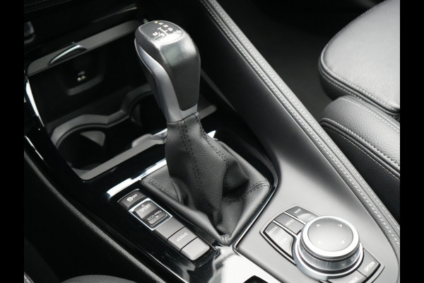 BMW X1 xDrive25e Sportline Plug In Hybrid 222pk Dealer O.H. PHEV | Trekhaak Afn. | Panodak | Head Up | Lederen Sportstoelen Verwarmd | LED Koplampen | Sfeerverlichting | Navigatie | Cruise Control | DAB |