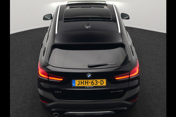 BMW X1 xDrive25e Sportline Plug In Hybrid 222pk Dealer O.H. PHEV | Trekhaak Afn. | Panodak | Head Up | Lederen Sportstoelen Verwarmd | LED Koplampen | Sfeerverlichting | Navigatie | Cruise Control | DAB |