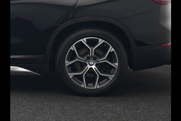 BMW X1 xDrive25e Sportline Plug In Hybrid 222pk Dealer O.H. PHEV | Trekhaak Afn. | Panodak | Head Up | Lederen Sportstoelen Verwarmd | LED Koplampen | Sfeerverlichting | Navigatie | Cruise Control | DAB |