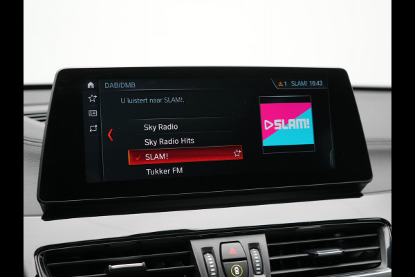 BMW X1 xDrive25e Sportline Plug In Hybrid 222pk Dealer O.H. PHEV | Trekhaak Afn. | Panodak | Head Up | Lederen Sportstoelen Verwarmd | LED Koplampen | Sfeerverlichting | Navigatie | Cruise Control | DAB |