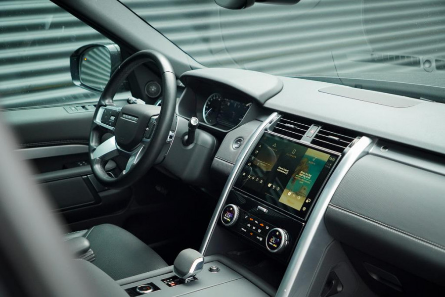 Land Rover Discovery 3.0 D250 R-Dynamic SE / VAN / Pano / Trekhaak / Grijs Kenteken / Excl BTW