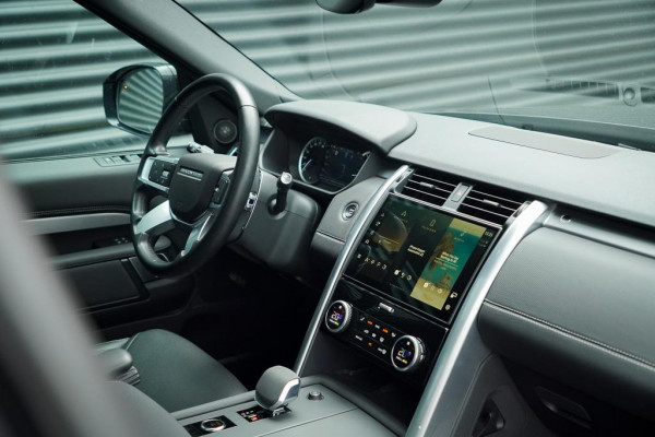 Land Rover Discovery 3.0 D250 R-Dynamic SE / VAN / Pano / Trekhaak / Grijs Kenteken / Excl BTW