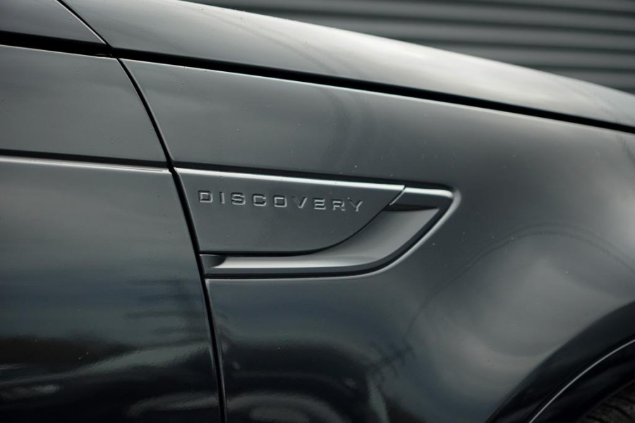 Land Rover Discovery 3.0 D250 R-Dynamic SE / VAN / Pano / Trekhaak / Grijs Kenteken / Excl BTW