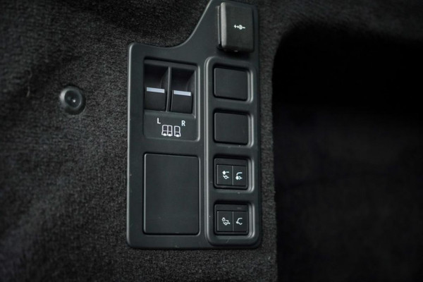 Land Rover Discovery 3.0 D250 R-Dynamic SE / VAN / Pano / Trekhaak / Grijs Kenteken / Excl BTW