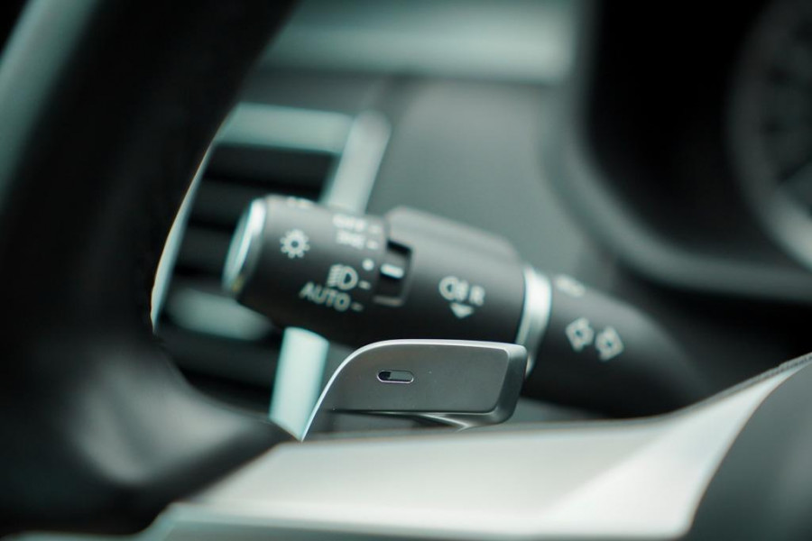 Land Rover Discovery 3.0 D250 R-Dynamic SE / VAN / Pano / Trekhaak / Grijs Kenteken / Excl BTW