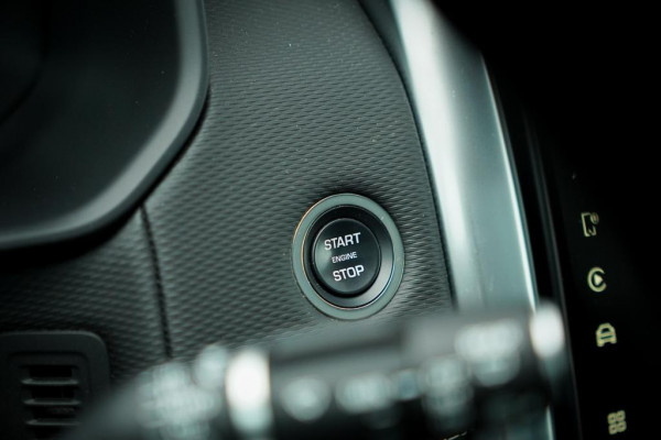 Land Rover Discovery 3.0 D250 R-Dynamic SE / VAN / Pano / Trekhaak / Grijs Kenteken / Excl BTW