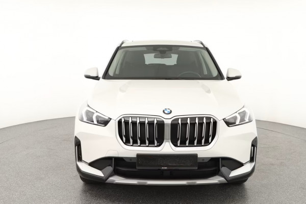 BMW X1 sDrive18iA xLine ** ADAPT. LED, LEDER, PANORAMA, TREKH, ADAPT. CRUISE, ACT. SPORTST ** 1e EIG - Ex BMW-AG - UNFALLFREI ** ** INFORMEER OOK NAAR ONZE AANTREKKELIJKE FINANCIAL-LEASE TARIEVEN **