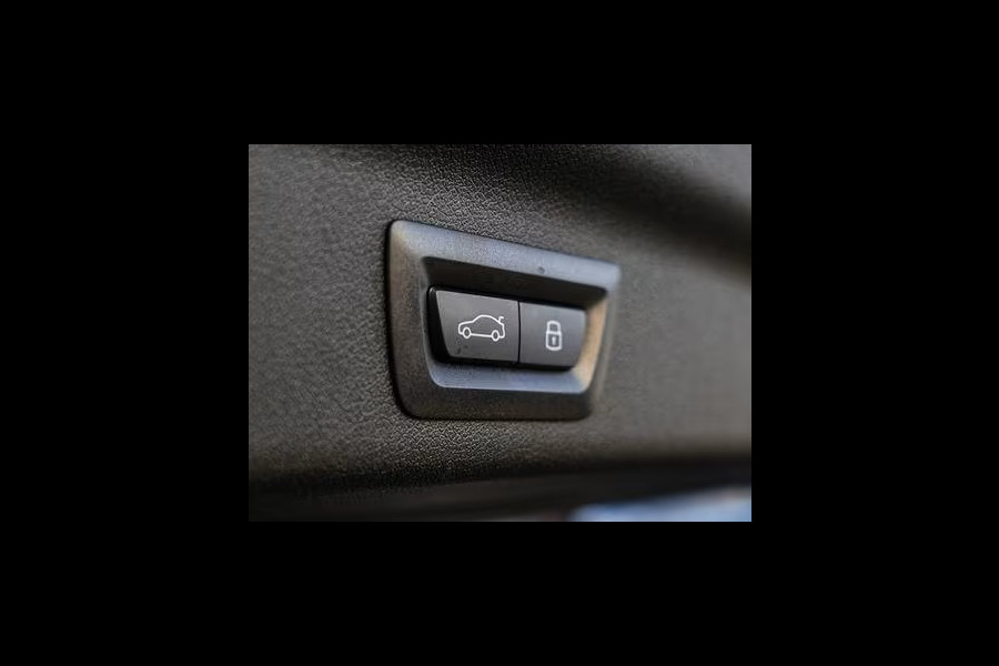 BMW X1 sDrive18iA xLine ** ADAPT. LED, LEDER, PANORAMA, TREKH, ADAPT. CRUISE, ACT. SPORTST ** 1e EIG - Ex BMW-AG - UNFALLFREI ** ** INFORMEER OOK NAAR ONZE AANTREKKELIJKE FINANCIAL-LEASE TARIEVEN **