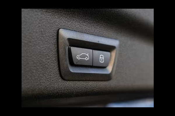 BMW X1 sDrive18iA xLine ** ADAPT. LED, LEDER, PANORAMA, TREKH, ADAPT. CRUISE, ACT. SPORTST ** 1e EIG - Ex BMW-AG - UNFALLFREI ** ** INFORMEER OOK NAAR ONZE AANTREKKELIJKE FINANCIAL-LEASE TARIEVEN **