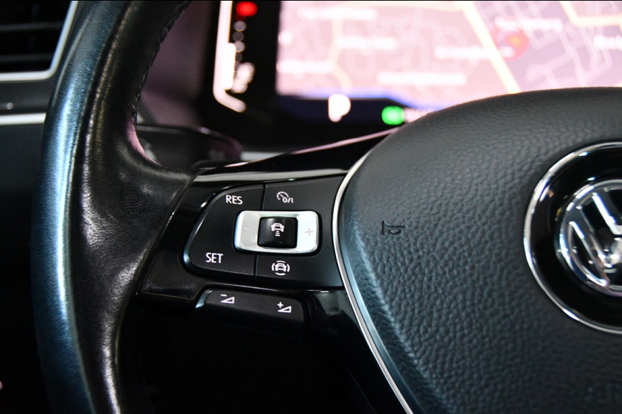 Volkswagen Tiguan 1.5 TSI R-Line Camera/lane-assist/Memory/Pano