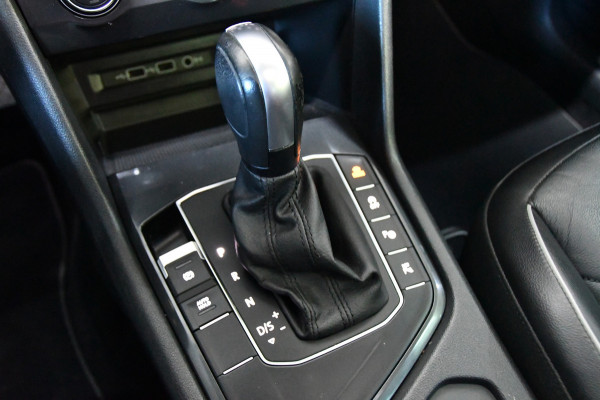 Volkswagen Tiguan 1.5 TSI R-Line Camera/lane-assist/Memory/Pano