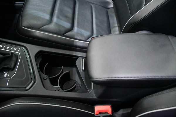 Volkswagen Tiguan 1.5 TSI R-Line Camera/lane-assist/Memory/Pano