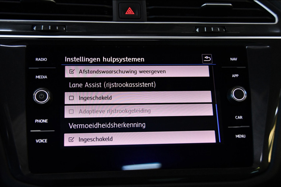 Volkswagen Tiguan 1.5 TSI R-Line Camera/lane-assist/Memory/Pano
