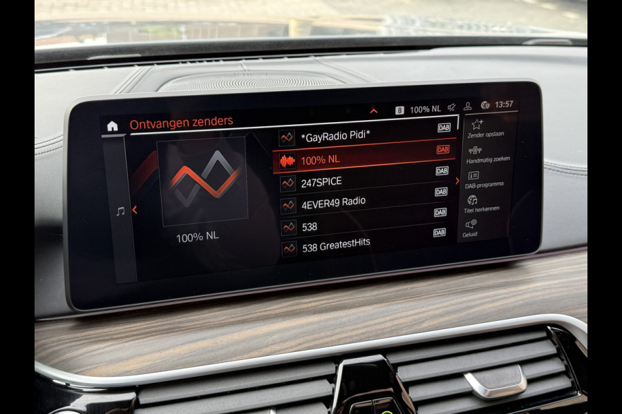 BMW 5 Serie Touring 530d Luxury Line Plus | Bowers & Wilkins | Head UP | Panoramadak