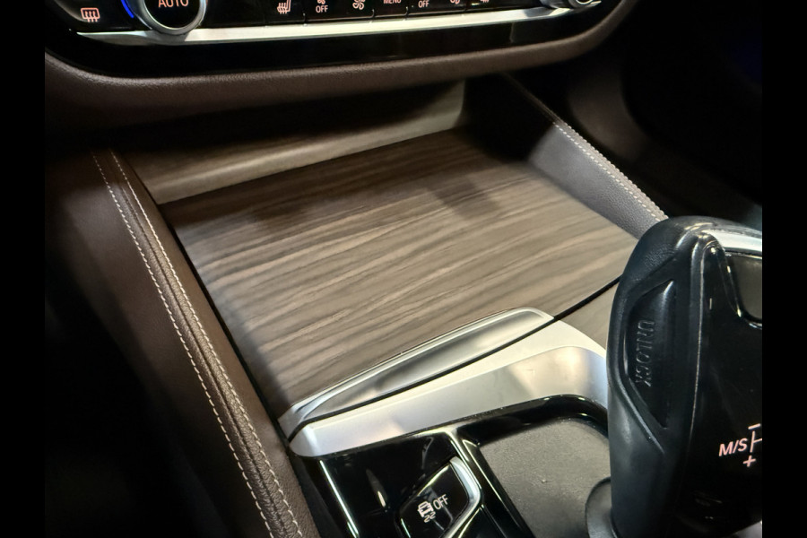BMW 5 Serie Touring 530d Luxury Line Plus | Bowers & Wilkins | Head UP | Panoramadak