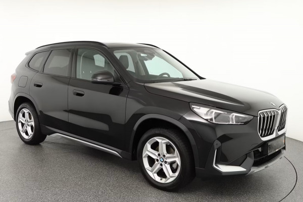 BMW X1 sDrive18iA xLine ** ADAPT. LED, LEDER, PANORAMA, TREKH, ADAPT. CRUISE, ACT. SPORTST ** 1e EIG - Ex BMW-AG - UNFALLFREI ** ** INFORMEER OOK NAAR ONZE AANTREKKELIJKE FINANCIAL-LEASE TARIEVEN **
